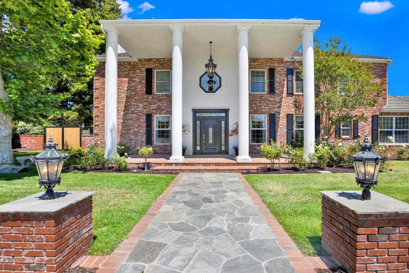 1156 Sugarbush Drive, Vista, CA, 92084, United States, 5 Bedrooms Bedrooms, ,5 BathroomsBathrooms,Residential,For Sale,1156 Sugarbush Drive,1308810