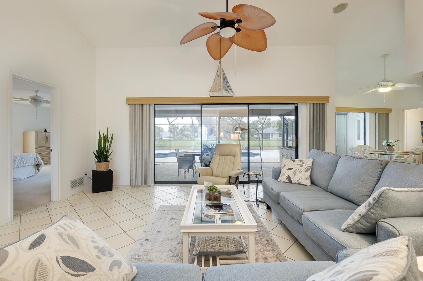 Beautiful single family pool home with brand new screened in lanai in – image 6