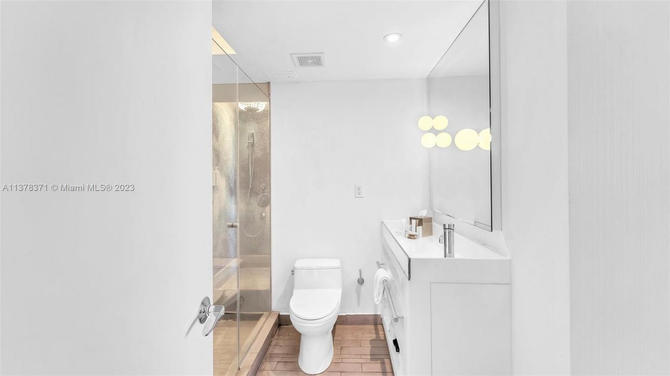 1100 West Avenue, Miami Beach, Florida, 33139, United States, 1 Bedroom Bedrooms, ,1 BathroomBathrooms,Residential,For Sale,1100 West Avenue,1319209