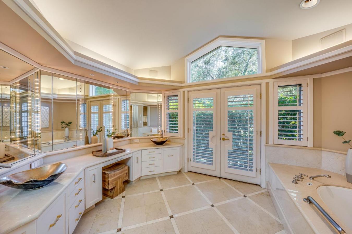 2 Mesa Court, Atherton, CA, 94027, United States, 4 Bedrooms Bedrooms, ,4 BathroomsBathrooms,Residential,For Sale,2 Mesa Court,1334379