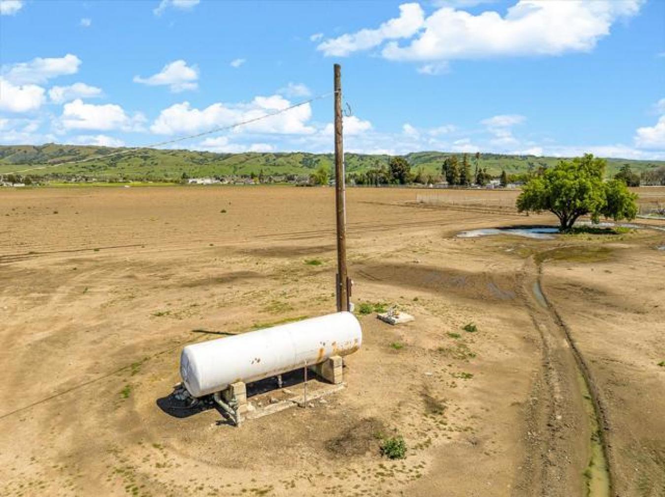 1875 Pacheco Pass, Gilroy, CA, 95020, United States, ,Residential,For Sale,1875 Pacheco Pass,1334378