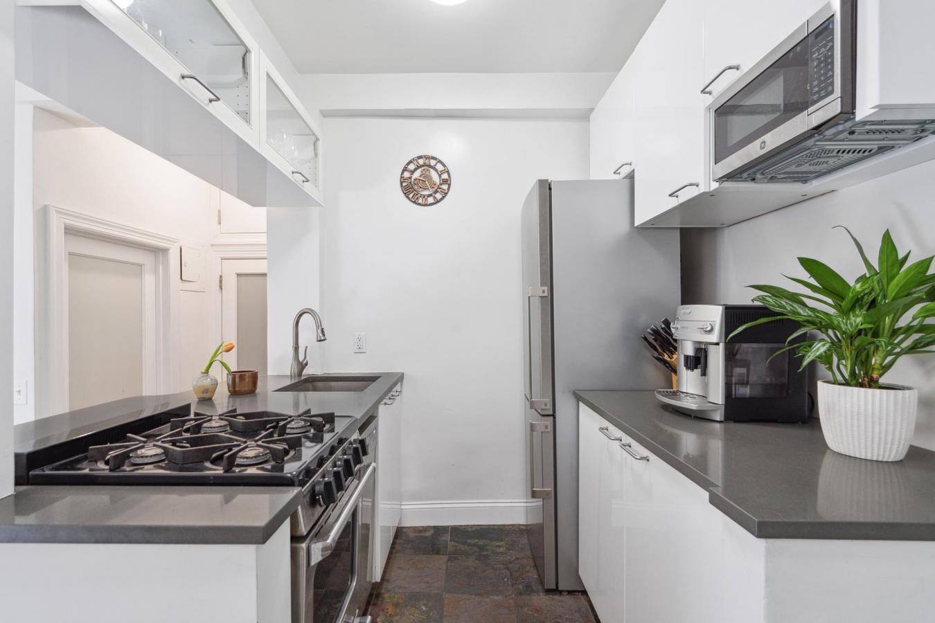 350 Bleecker Street, New York, New York, 10014, United States, 1 Bedroom Bedrooms, ,1 BathroomBathrooms,Residential,For Sale,350 Bleecker Street,1335307