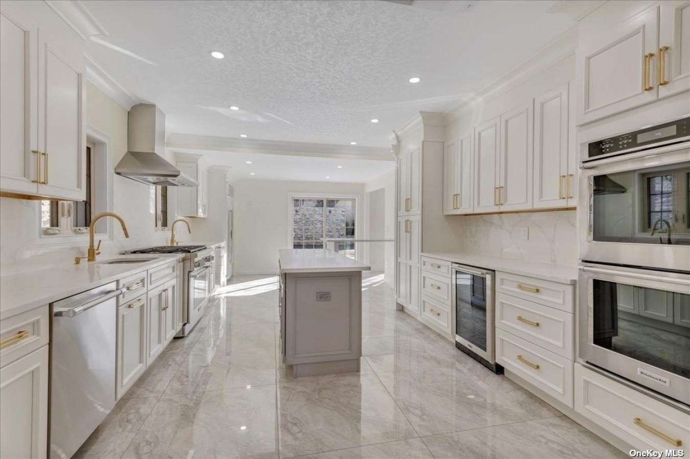 117-06 Parklane South, Kew Gardens, NY, 11415, United States, 5 Bedrooms Bedrooms, ,3 BathroomsBathrooms,Residential,For Sale,117-06 Parklane South,1335303