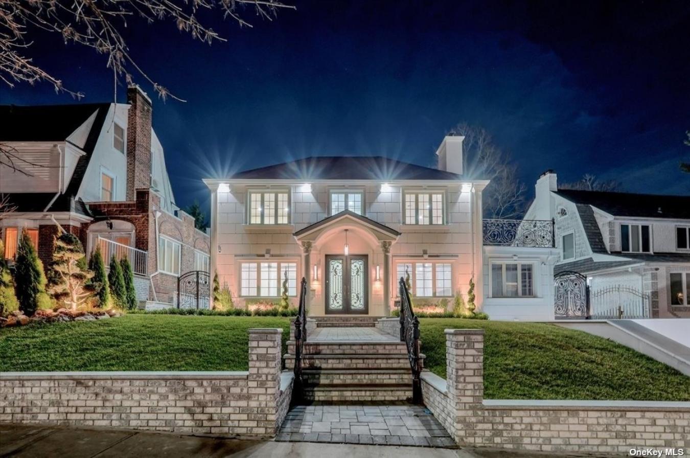 117-06 Parklane South, Kew Gardens, NY, 11415, United States, 5 Bedrooms Bedrooms, ,3 BathroomsBathrooms,Residential,For Sale,117-06 Parklane South,1335303