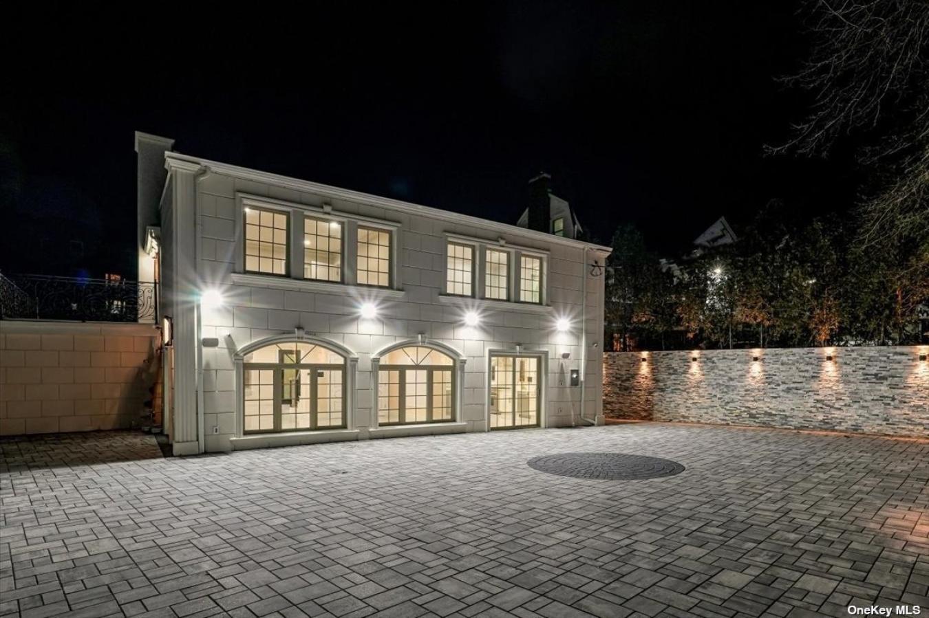 117-06 Parklane South, Kew Gardens, NY, 11415, United States, 5 Bedrooms Bedrooms, ,3 BathroomsBathrooms,Residential,For Sale,117-06 Parklane South,1335303