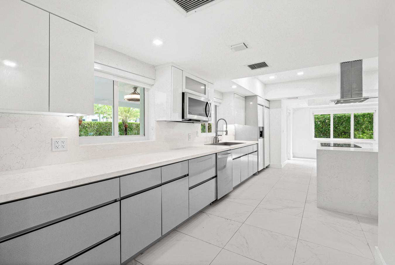 1941 S. Oak Haven Circle, Miami, FL, 33179, United States, 5 Bedrooms Bedrooms, ,6 BathroomsBathrooms,Residential,For Sale,1941 S. Oak Haven Circle,1336972