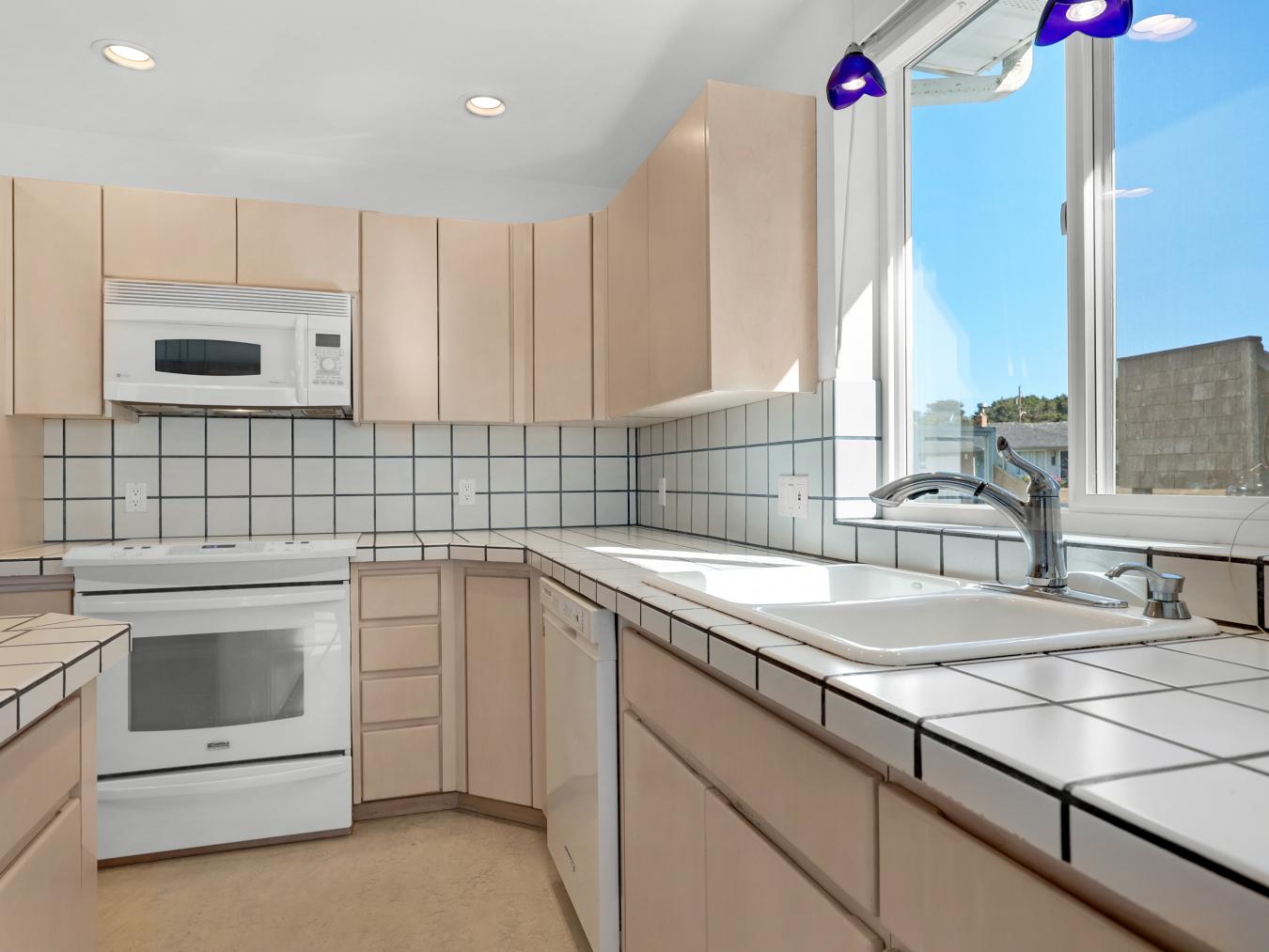 839 SW 2nd Street, Newport, Oregon, 97365, United States, 3 Bedrooms Bedrooms, ,4 BathroomsBathrooms,Residential,For Sale,839 SW 2nd Street,1339411