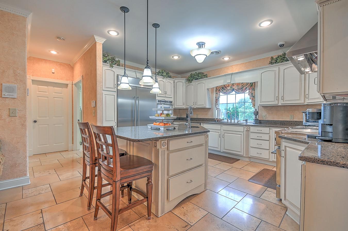 124 Cross Community Road, Bristol, TN, 37620-3526, United States, 6 Bedrooms Bedrooms, ,7 BathroomsBathrooms,Residential,For Sale,124 Cross Community Road,1363266