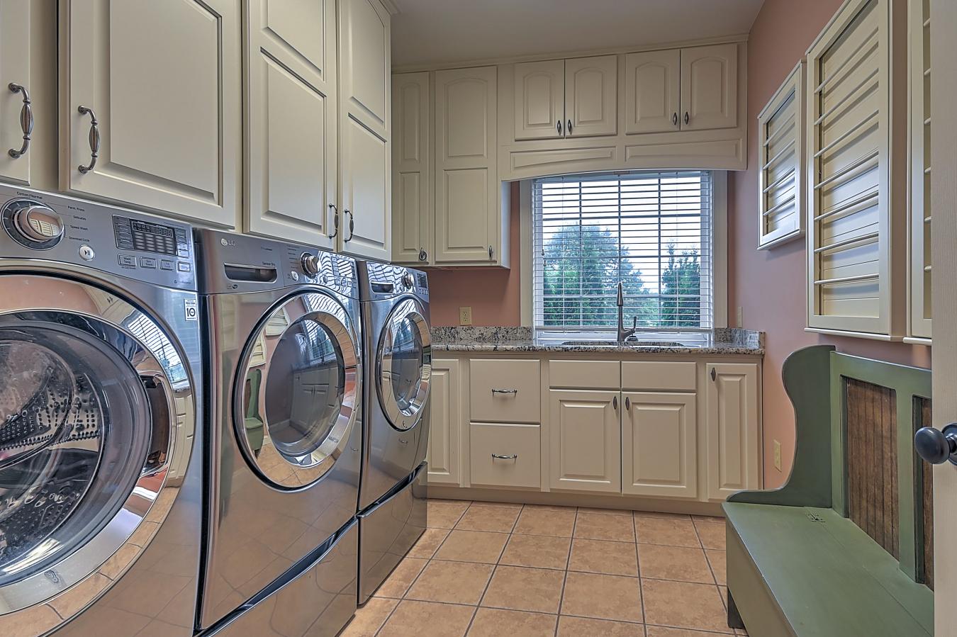 124 Cross Community Road, Bristol, TN, 37620-3526, United States, 6 Bedrooms Bedrooms, ,7 BathroomsBathrooms,Residential,For Sale,124 Cross Community Road,1363266