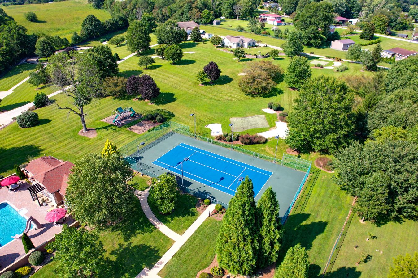 124 Cross Community Road, Bristol, TN, 37620-3526, United States, 6 Bedrooms Bedrooms, ,7 BathroomsBathrooms,Residential,For Sale,124 Cross Community Road,1363266