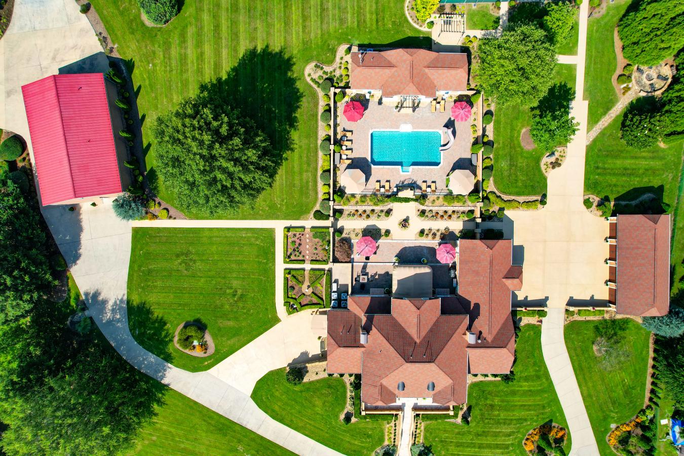 124 Cross Community Road, Bristol, TN, 37620-3526, United States, 6 Bedrooms Bedrooms, ,7 BathroomsBathrooms,Residential,For Sale,124 Cross Community Road,1363266