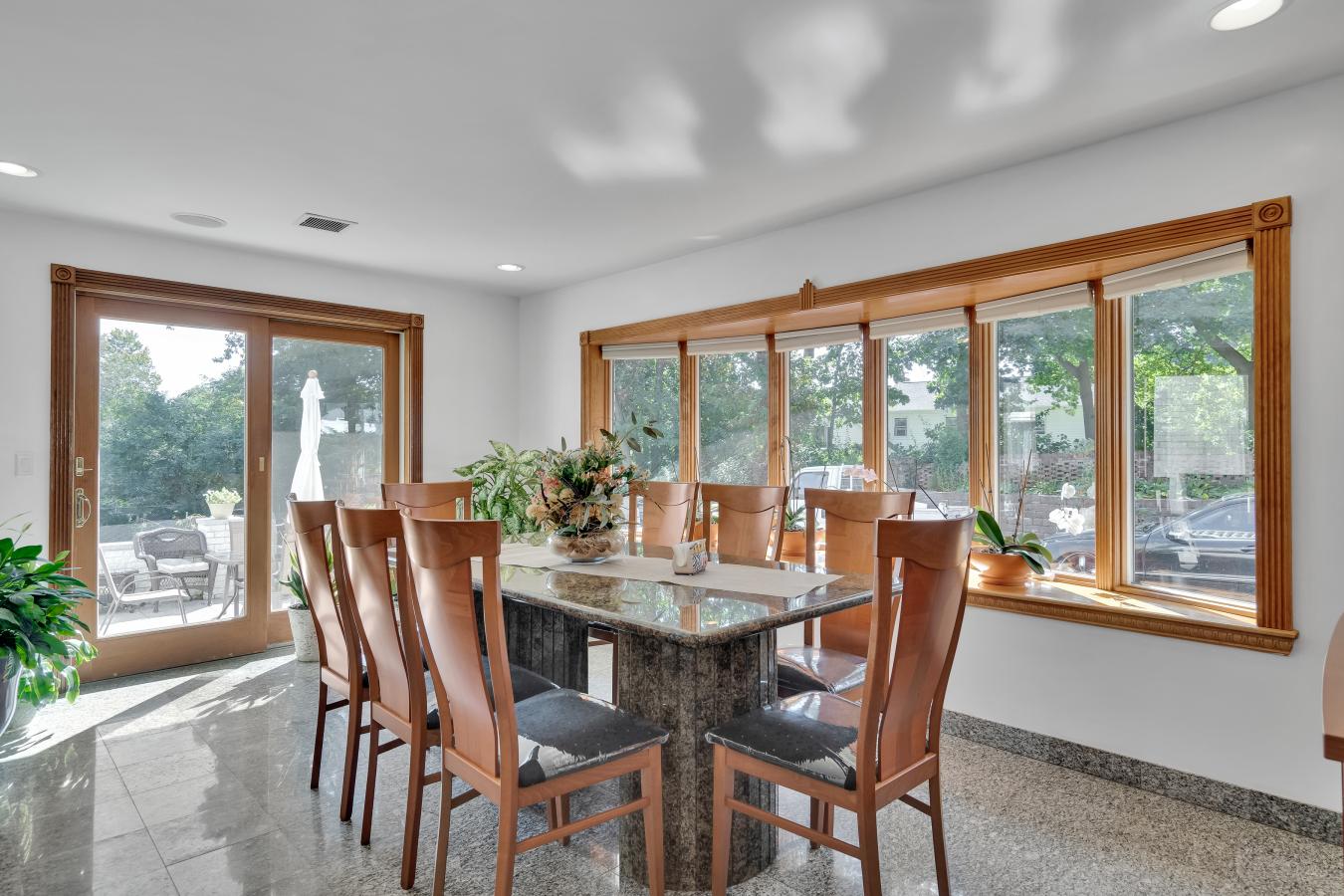 40 Oak Street, Stoneham, Massachusetts, 02180, United States, 4 Bedrooms Bedrooms, ,5 BathroomsBathrooms,Residential,For Sale,40 Oak Street,1364127