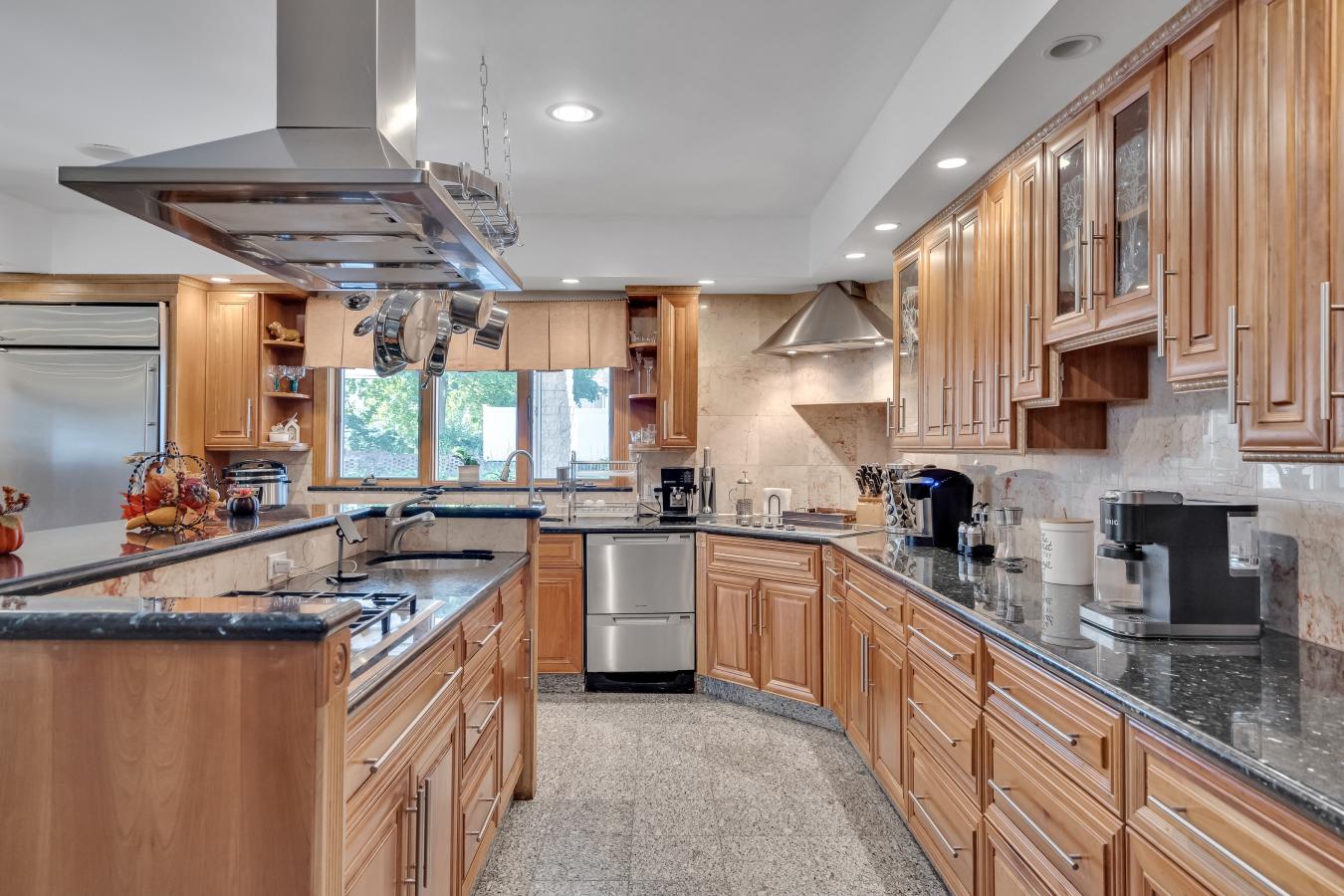 40 Oak Street, Stoneham, Massachusetts, 02180, United States, 4 Bedrooms Bedrooms, ,5 BathroomsBathrooms,Residential,For Sale,40 Oak Street,1364127