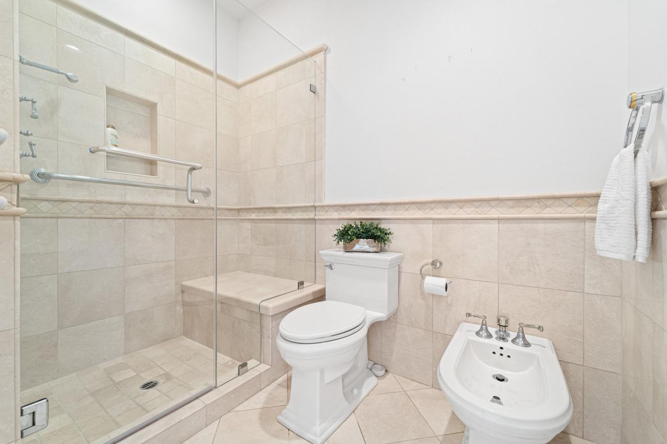 700 Front Street, San Diego, California, 92101, United States, 2 Bedrooms Bedrooms, ,2 BathroomsBathrooms,Residential,For Sale,700 Front Street,1372783