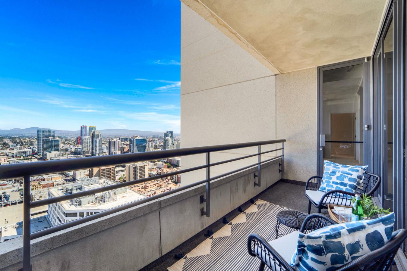 700 Front Street, San Diego, California, 92101, United States, 2 Bedrooms Bedrooms, ,2 BathroomsBathrooms,Residential,For Sale,700 Front Street,1372783