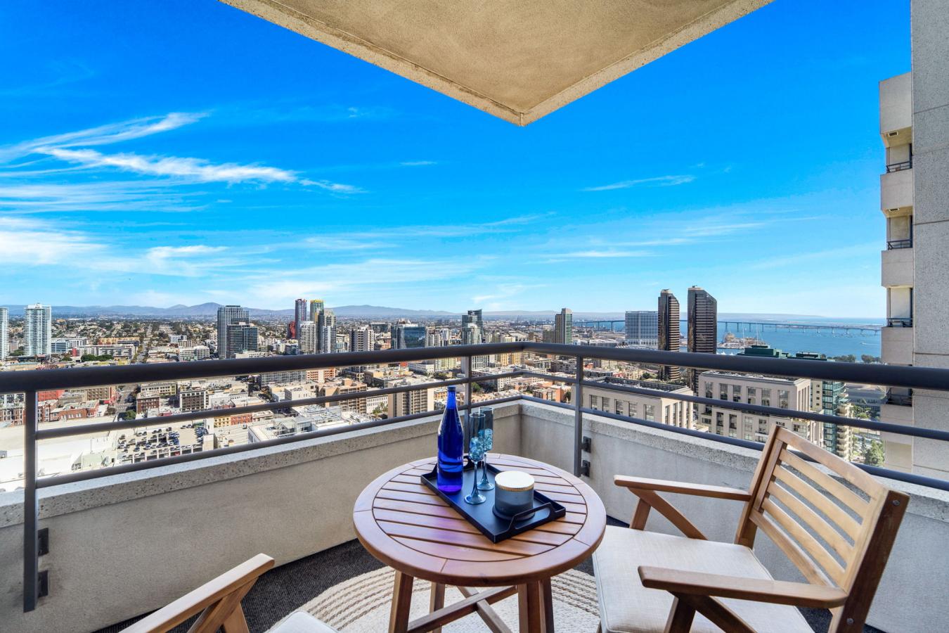 700 Front Street, San Diego, California, 92101, United States, 2 Bedrooms Bedrooms, ,2 BathroomsBathrooms,Residential,For Sale,700 Front Street,1372783