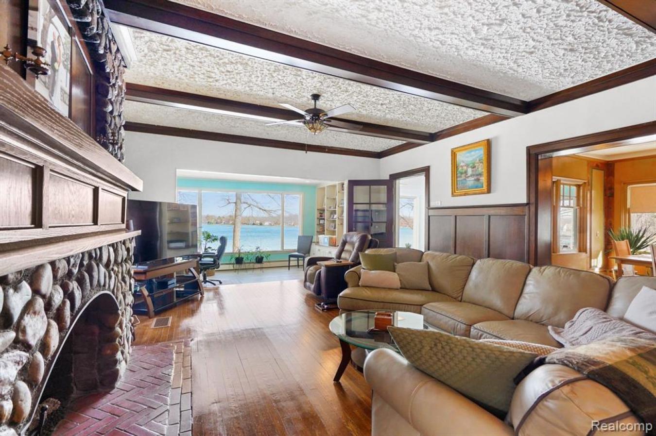 6890 Commerce Road, West Bloomfield Twp, MI, 48324, United States, 6 Bedrooms Bedrooms, ,4 BathroomsBathrooms,Residential,For Sale,6890 Commerce Road,1377207