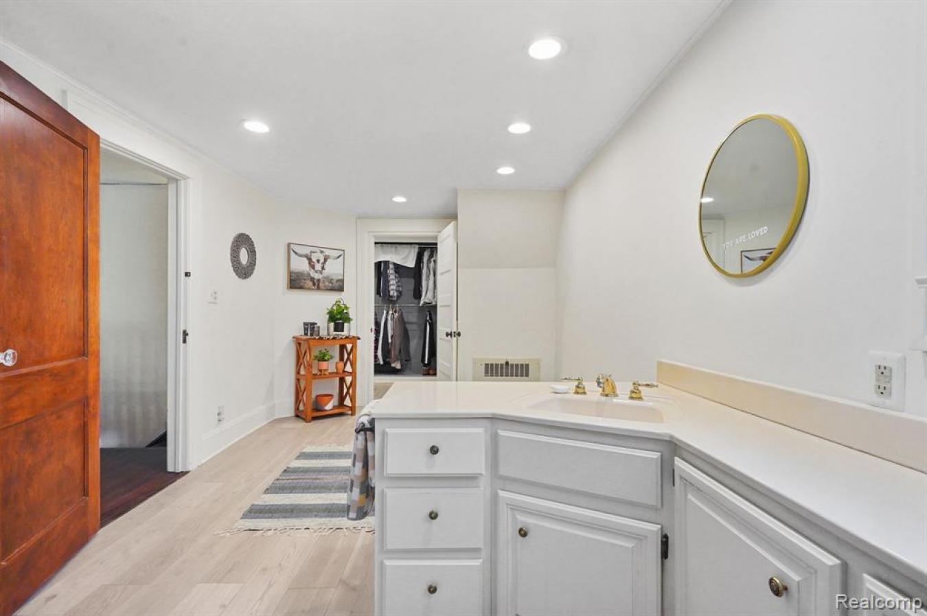 6890 Commerce Road, West Bloomfield Twp, MI, 48324, United States, 6 Bedrooms Bedrooms, ,4 BathroomsBathrooms,Residential,For Sale,6890 Commerce Road,1377207