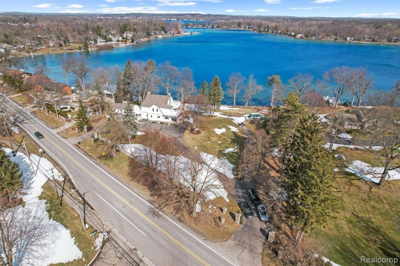 6890 Commerce Road, West Bloomfield Twp, MI, 48324, United States, 6 Bedrooms Bedrooms, ,4 BathroomsBathrooms,Residential,For Sale,6890 Commerce Road,1377207