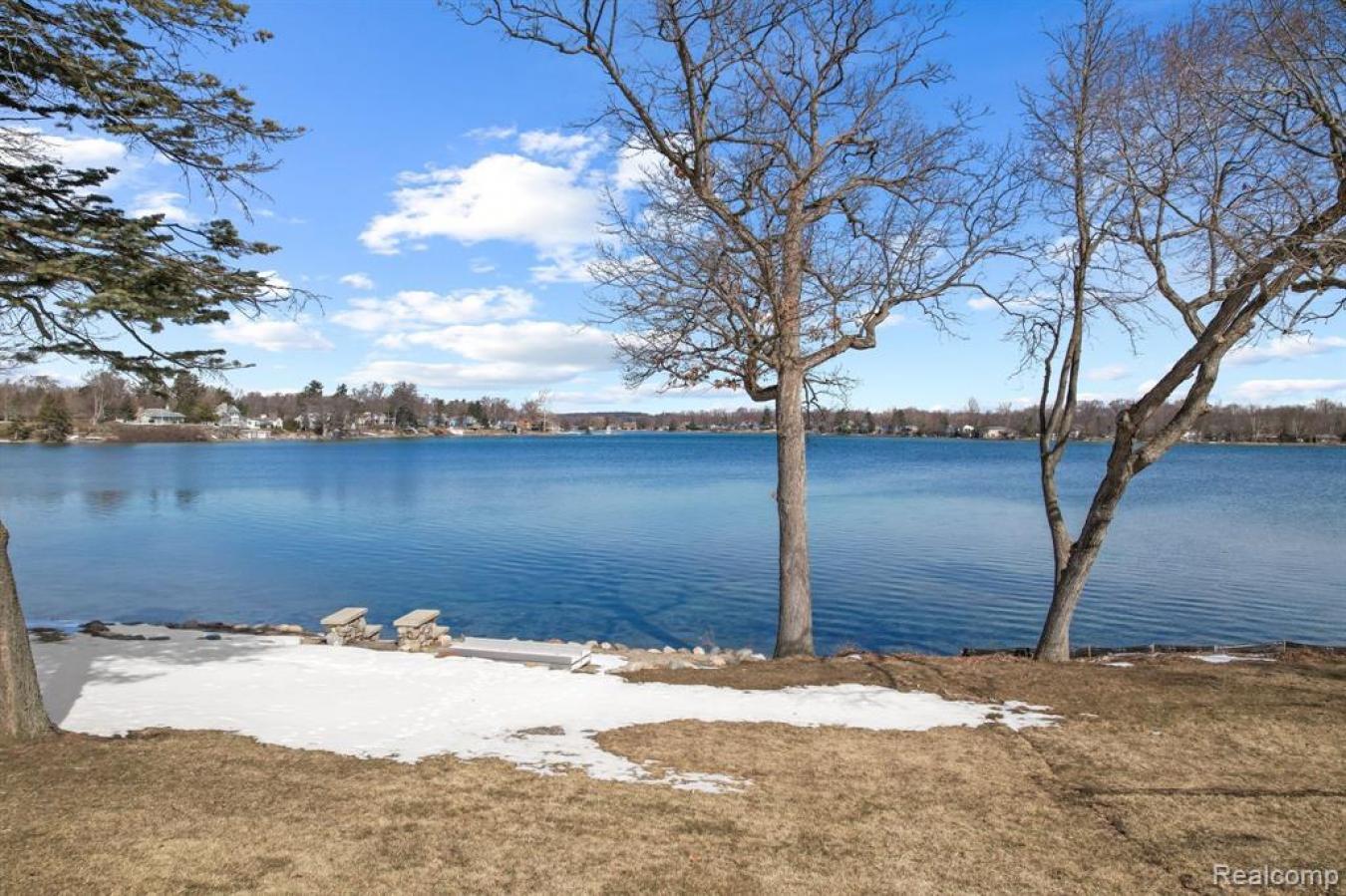 6890 Commerce Road, West Bloomfield Twp, MI, 48324, United States, 6 Bedrooms Bedrooms, ,4 BathroomsBathrooms,Residential,For Sale,6890 Commerce Road,1377207
