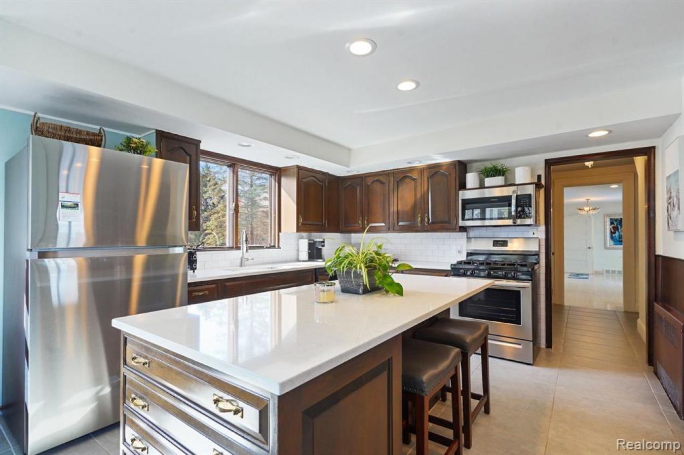 6890 Commerce Road, West Bloomfield Twp, MI, 48324, United States, 6 Bedrooms Bedrooms, ,4 BathroomsBathrooms,Residential,For Sale,6890 Commerce Road,1377207