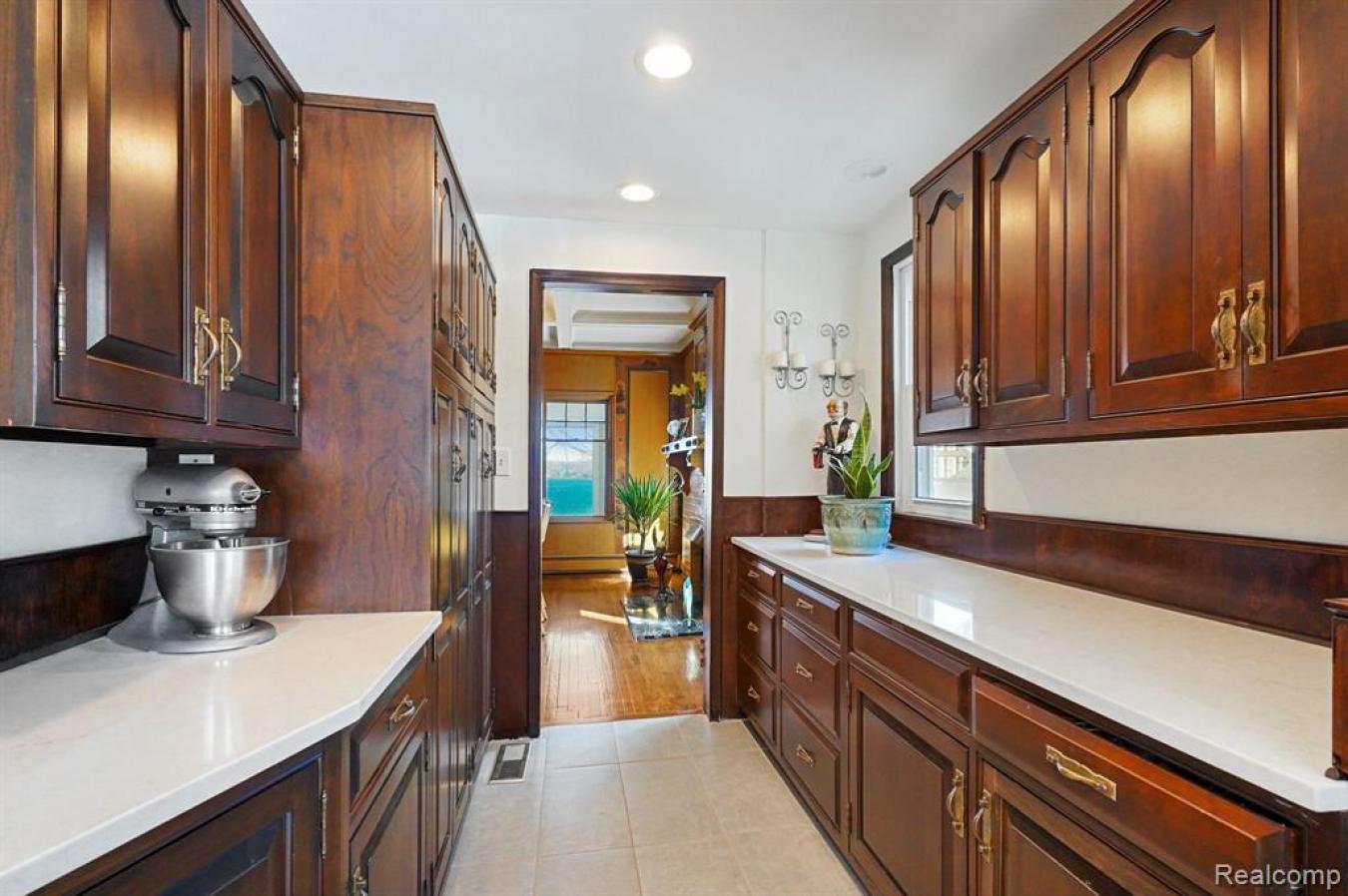 6890 Commerce Road, West Bloomfield Twp, MI, 48324, United States, 6 Bedrooms Bedrooms, ,4 BathroomsBathrooms,Residential,For Sale,6890 Commerce Road,1377207