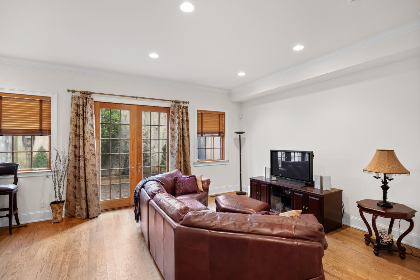 124 Bainbridge St, Philadelphia, PA, 19147, United States, 5 Bedrooms Bedrooms, ,3 BathroomsBathrooms,Residential,For Sale,124 Bainbridge St,1377201
