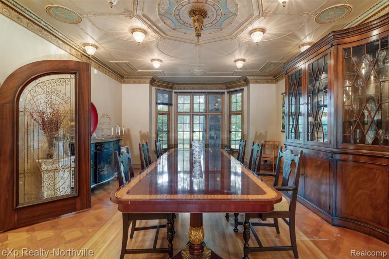 17325 Pontchartrain Boulevard, Detroit, Michigan, 48203, United States, 7 Bedrooms Bedrooms, ,4 BathroomsBathrooms,Residential,For Sale,17325 Pontchartrain Boulevard,1381183