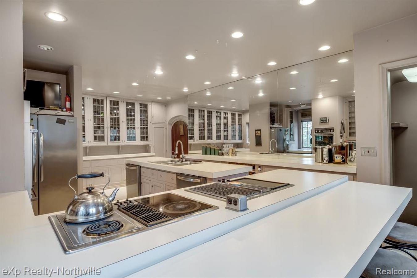 17325 Pontchartrain Boulevard, Detroit, Michigan, 48203, United States, 7 Bedrooms Bedrooms, ,4 BathroomsBathrooms,Residential,For Sale,17325 Pontchartrain Boulevard,1381183