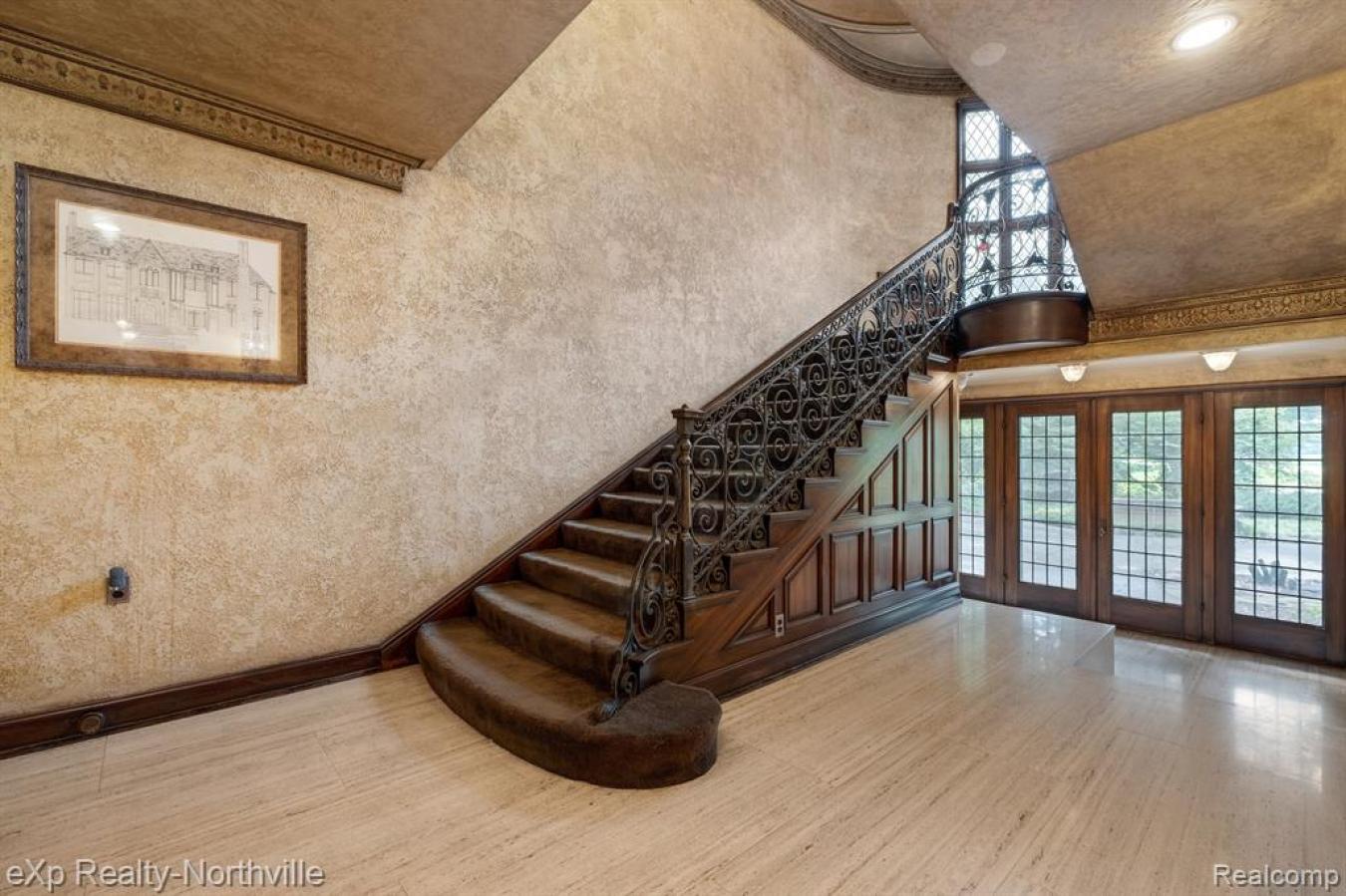 17325 Pontchartrain Boulevard, Detroit, Michigan, 48203, United States, 7 Bedrooms Bedrooms, ,4 BathroomsBathrooms,Residential,For Sale,17325 Pontchartrain Boulevard,1381183