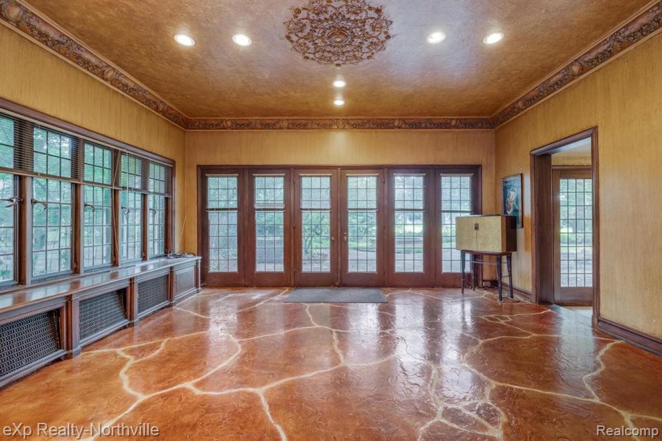 17325 Pontchartrain Boulevard, Detroit, Michigan, 48203, United States, 7 Bedrooms Bedrooms, ,4 BathroomsBathrooms,Residential,For Sale,17325 Pontchartrain Boulevard,1381183
