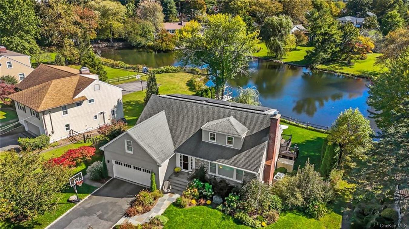 25 Homeside Lane, White Plains, New York, 10605, United States, 4 Bedrooms Bedrooms, ,3 BathroomsBathrooms,Residential,For Sale,25 Homeside Lane,1395554
