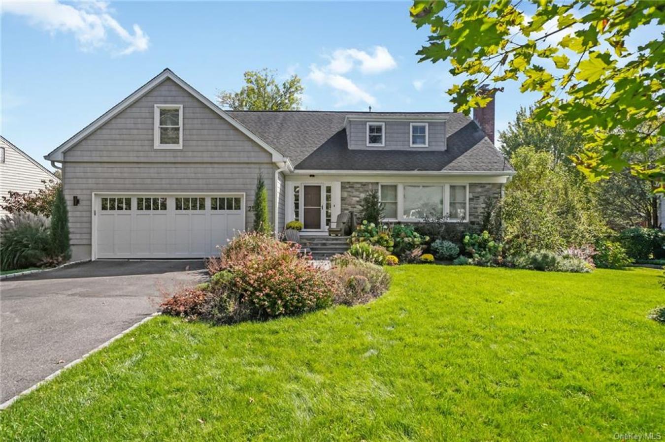 25 Homeside Lane, White Plains, New York, 10605, United States, 4 Bedrooms Bedrooms, ,3 BathroomsBathrooms,Residential,For Sale,25 Homeside Lane,1395554