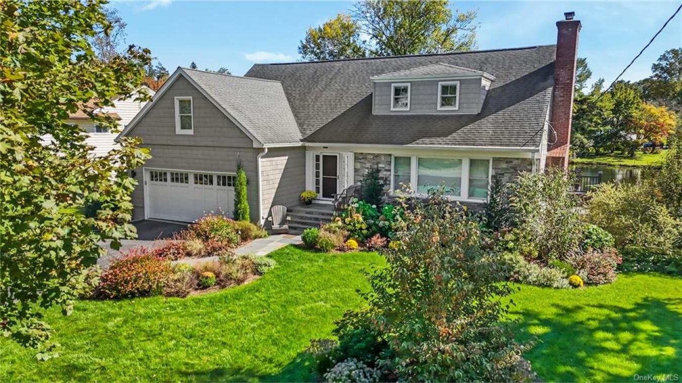 25 Homeside Lane, White Plains, New York, 10605, United States, 4 Bedrooms Bedrooms, ,3 BathroomsBathrooms,Residential,For Sale,25 Homeside Lane,1395554