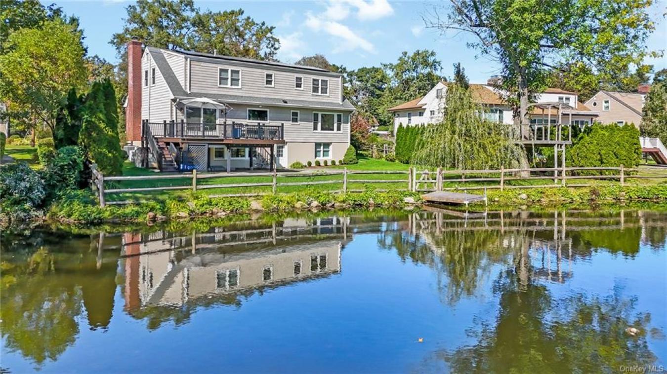 25 Homeside Lane, White Plains, New York, 10605, United States, 4 Bedrooms Bedrooms, ,3 BathroomsBathrooms,Residential,For Sale,25 Homeside Lane,1395554