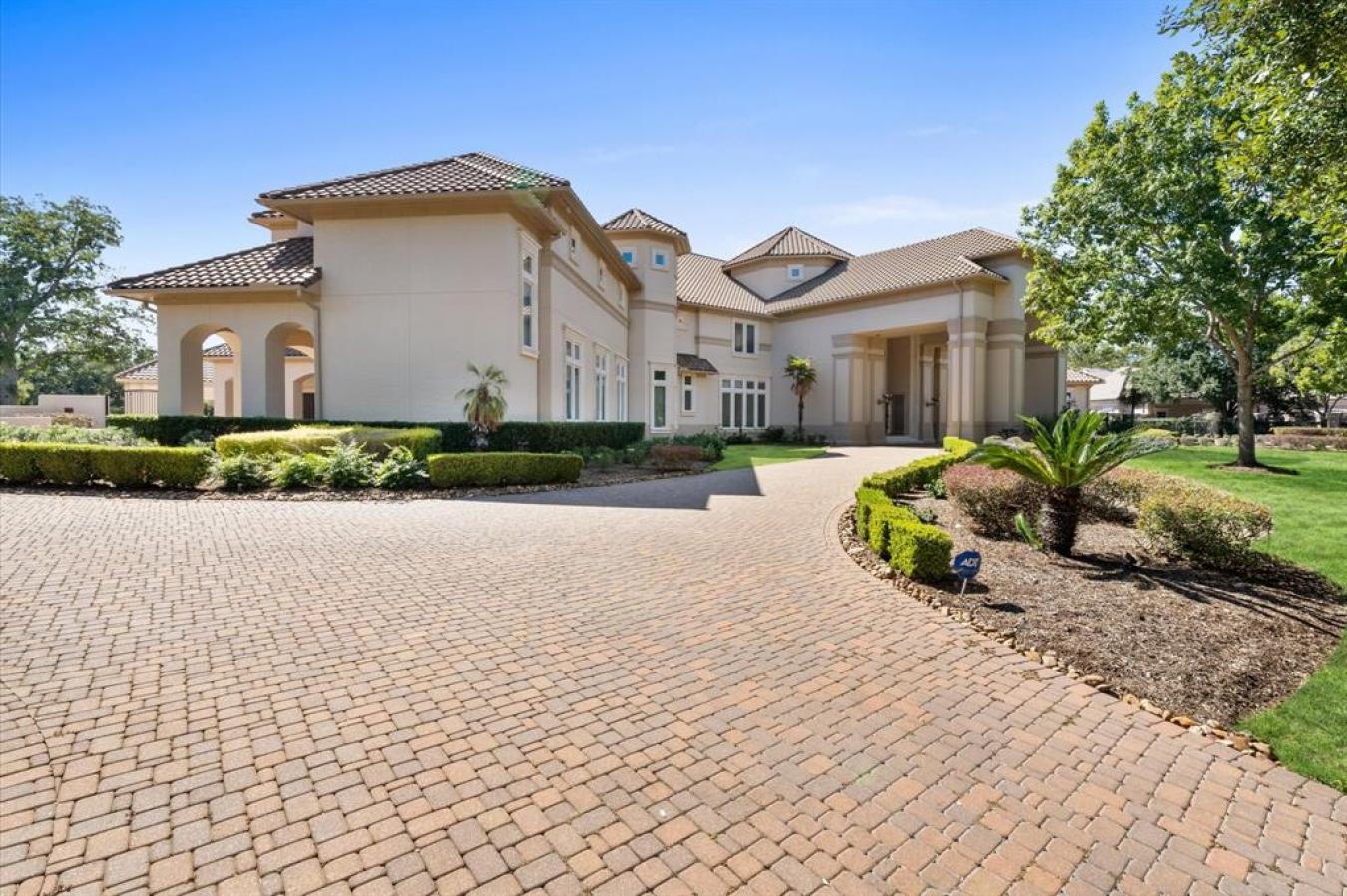 21 Grand Manor, Sugar Land, TX, 77479, United States, 7 Bedrooms Bedrooms, ,8 BathroomsBathrooms,Residential,For Sale,21 Grand Manor,1396914