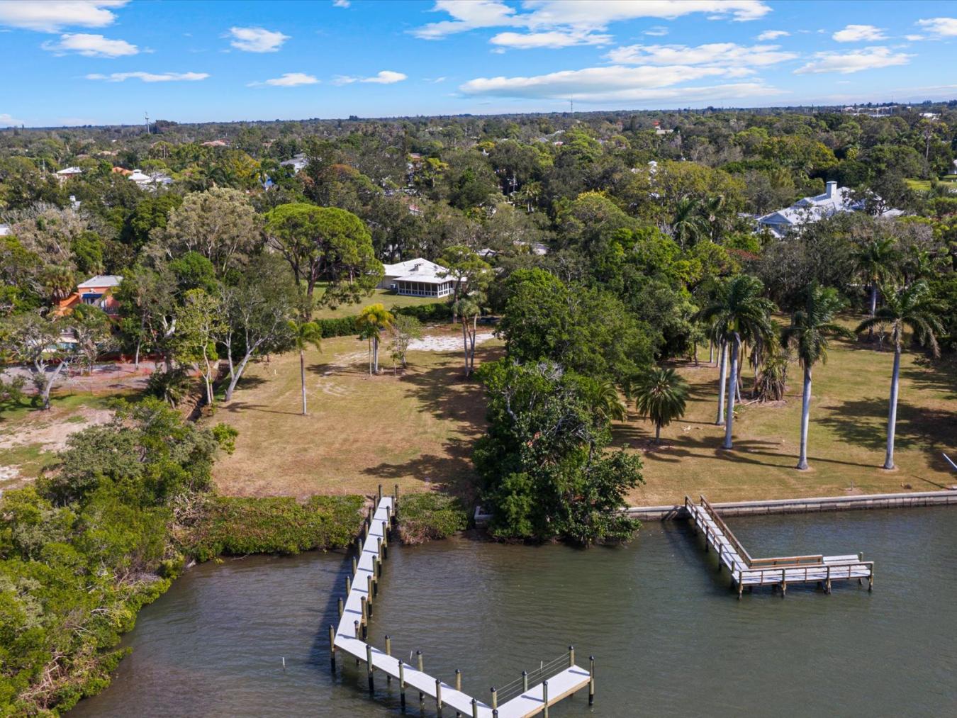 1329 North Lake Shore Drive, Sarasota, Florida, 34231, United States, ,Residential,For Sale,1329 North Lake Shore Drive,1402550