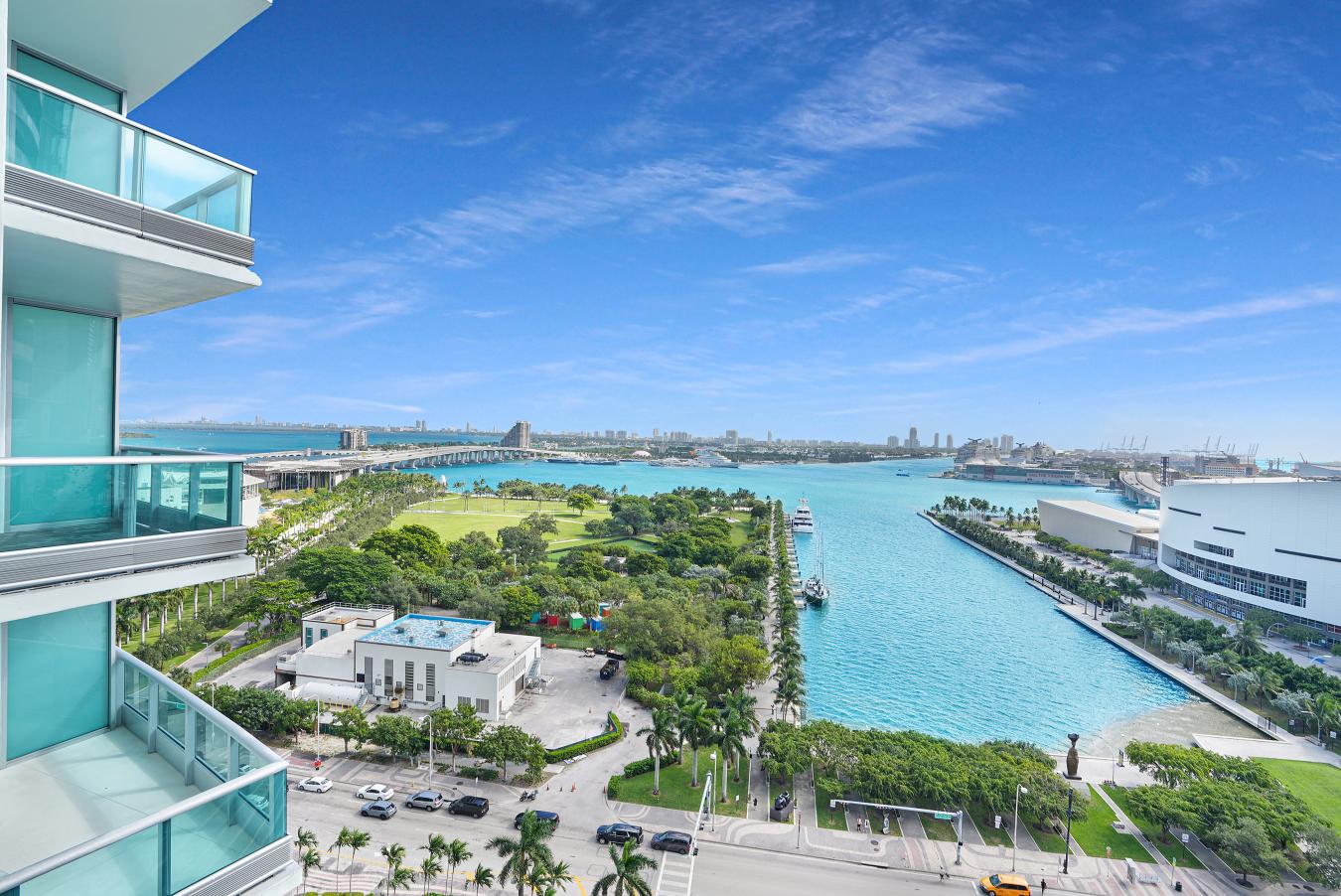 900 Biscayne Boulevard, Miami, Florida, 33132, United States, 2 Bedrooms Bedrooms, ,3 BathroomsBathrooms,Residential,For Sale,900 Biscayne Boulevard,1413204
