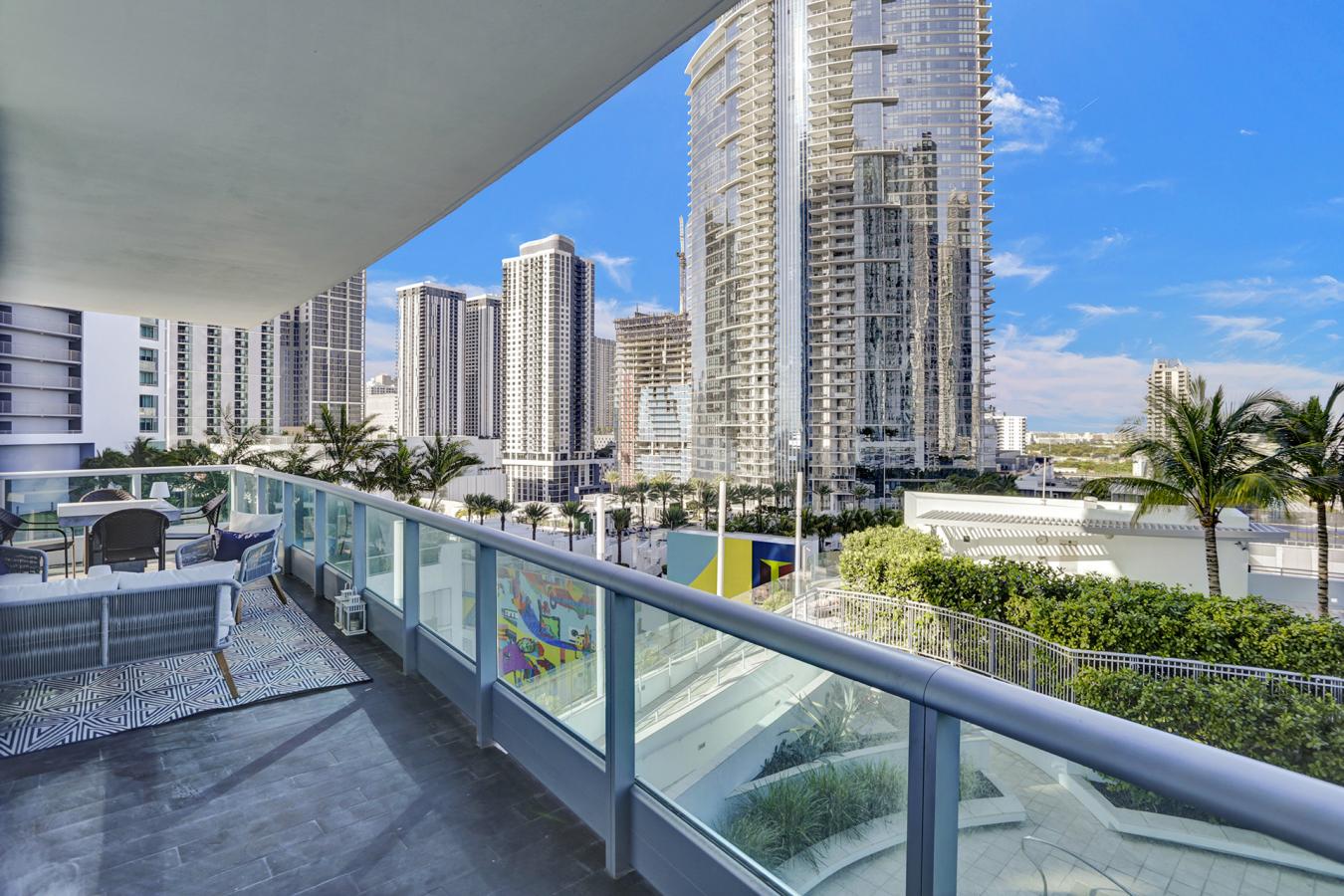 900 Biscayne Boulevard, Miami, Florida, 33132, United States, 2 Bedrooms Bedrooms, ,3 BathroomsBathrooms,Residential,For Sale,900 Biscayne Boulevard,1413204