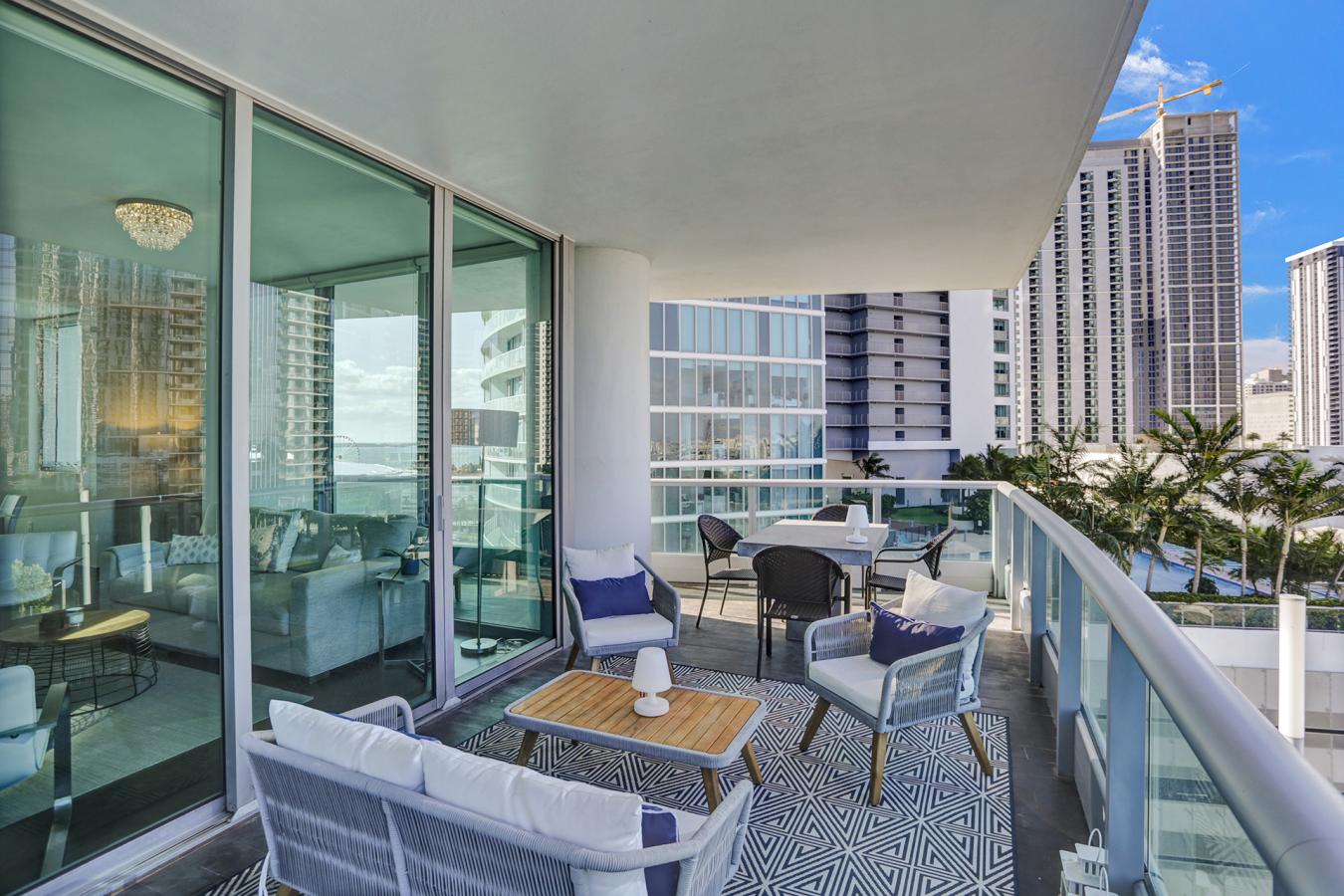 900 Biscayne Boulevard, Miami, Florida, 33132, United States, 2 Bedrooms Bedrooms, ,3 BathroomsBathrooms,Residential,For Sale,900 Biscayne Boulevard,1413204