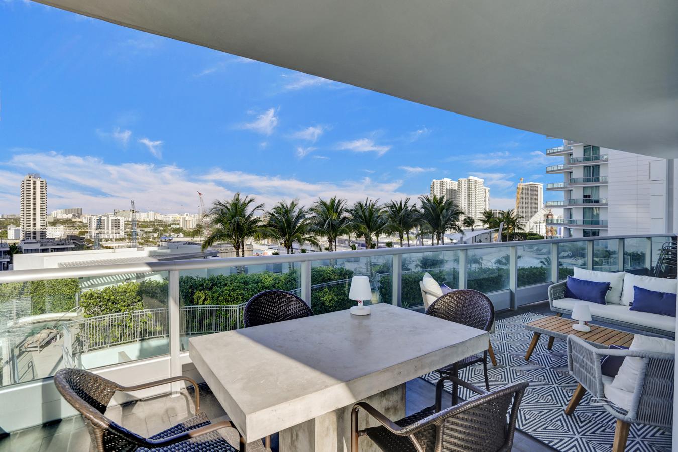 900 Biscayne Boulevard, Miami, Florida, 33132, United States, 2 Bedrooms Bedrooms, ,3 BathroomsBathrooms,Residential,For Sale,900 Biscayne Boulevard,1413204