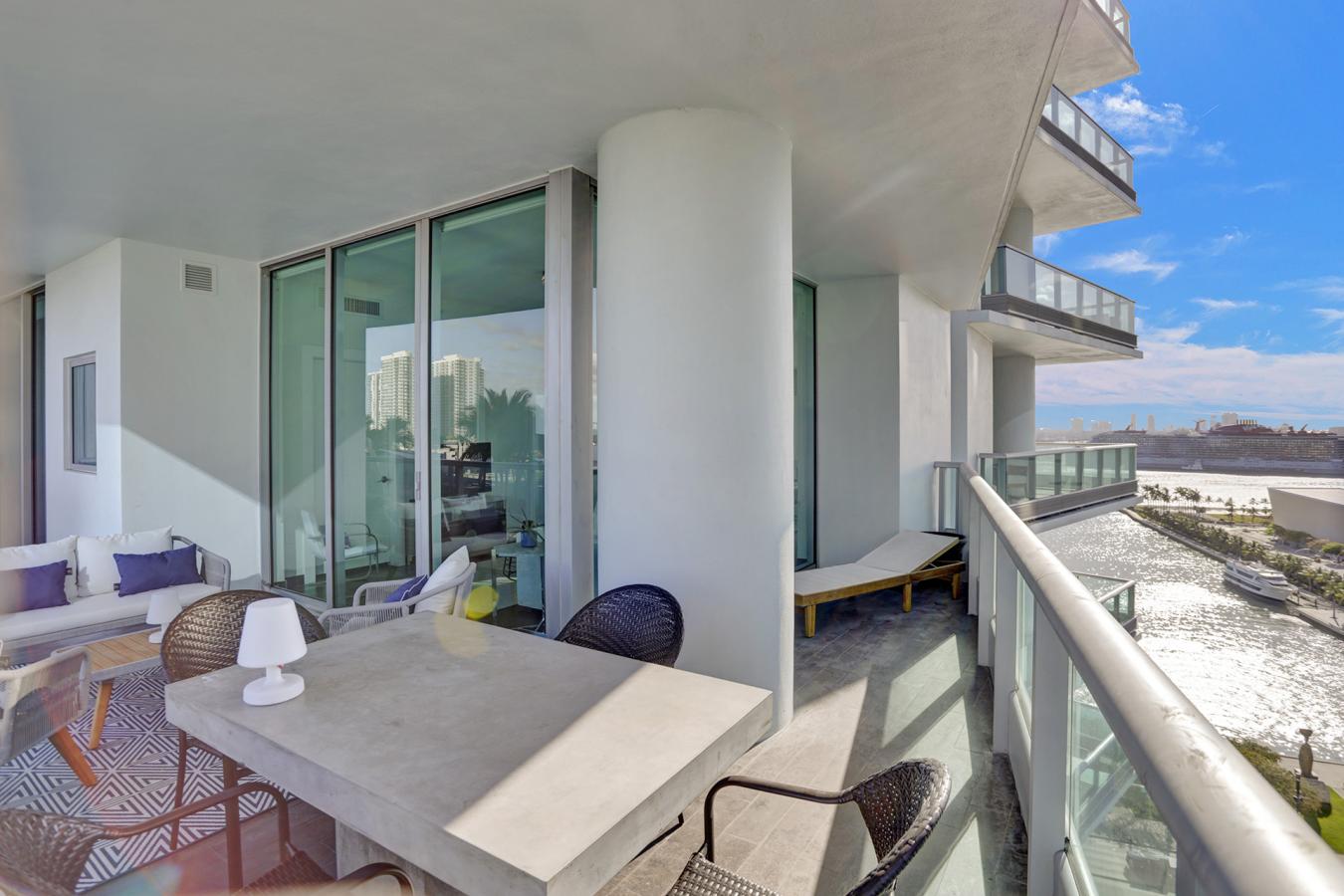 900 Biscayne Boulevard, Miami, Florida, 33132, United States, 2 Bedrooms Bedrooms, ,3 BathroomsBathrooms,Residential,For Sale,900 Biscayne Boulevard,1413204