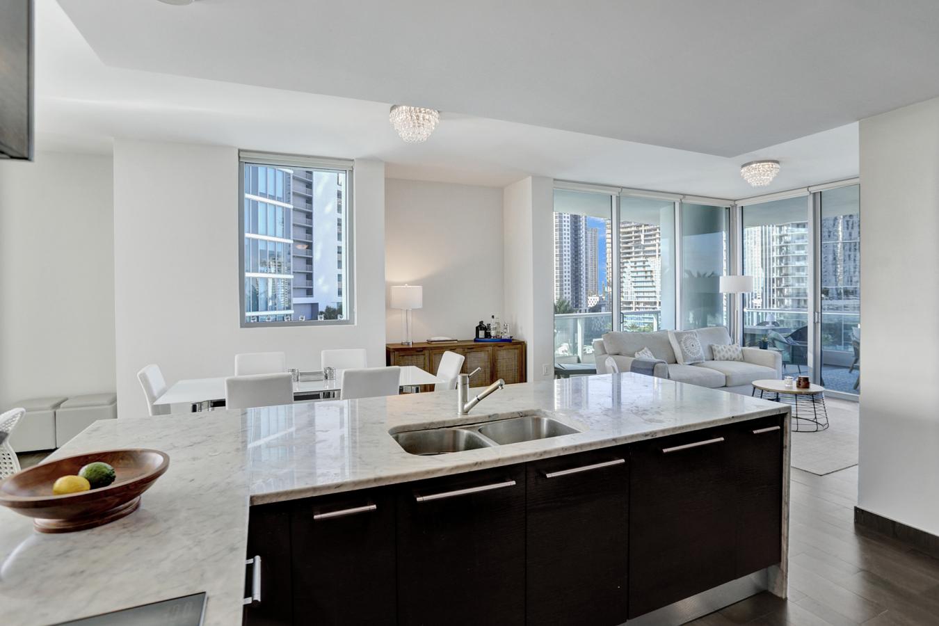 900 Biscayne Boulevard, Miami, Florida, 33132, United States, 2 Bedrooms Bedrooms, ,3 BathroomsBathrooms,Residential,For Sale,900 Biscayne Boulevard,1413204