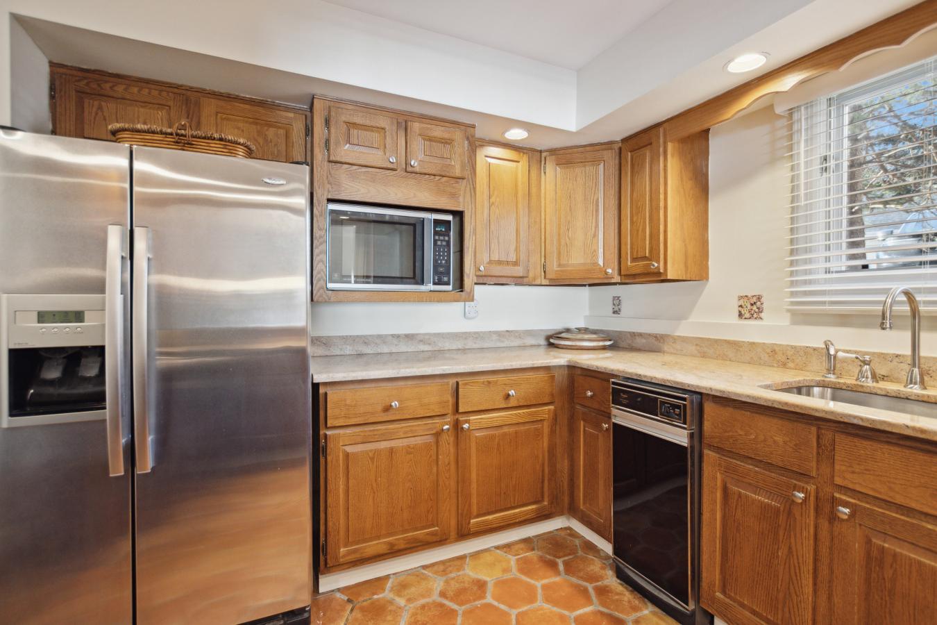 123 Harbor Drive, Stamford, Connecticut, 06902, United States, 2 Bedrooms Bedrooms, ,2 BathroomsBathrooms,Residential,For Sale,123 Harbor Drive,1415699