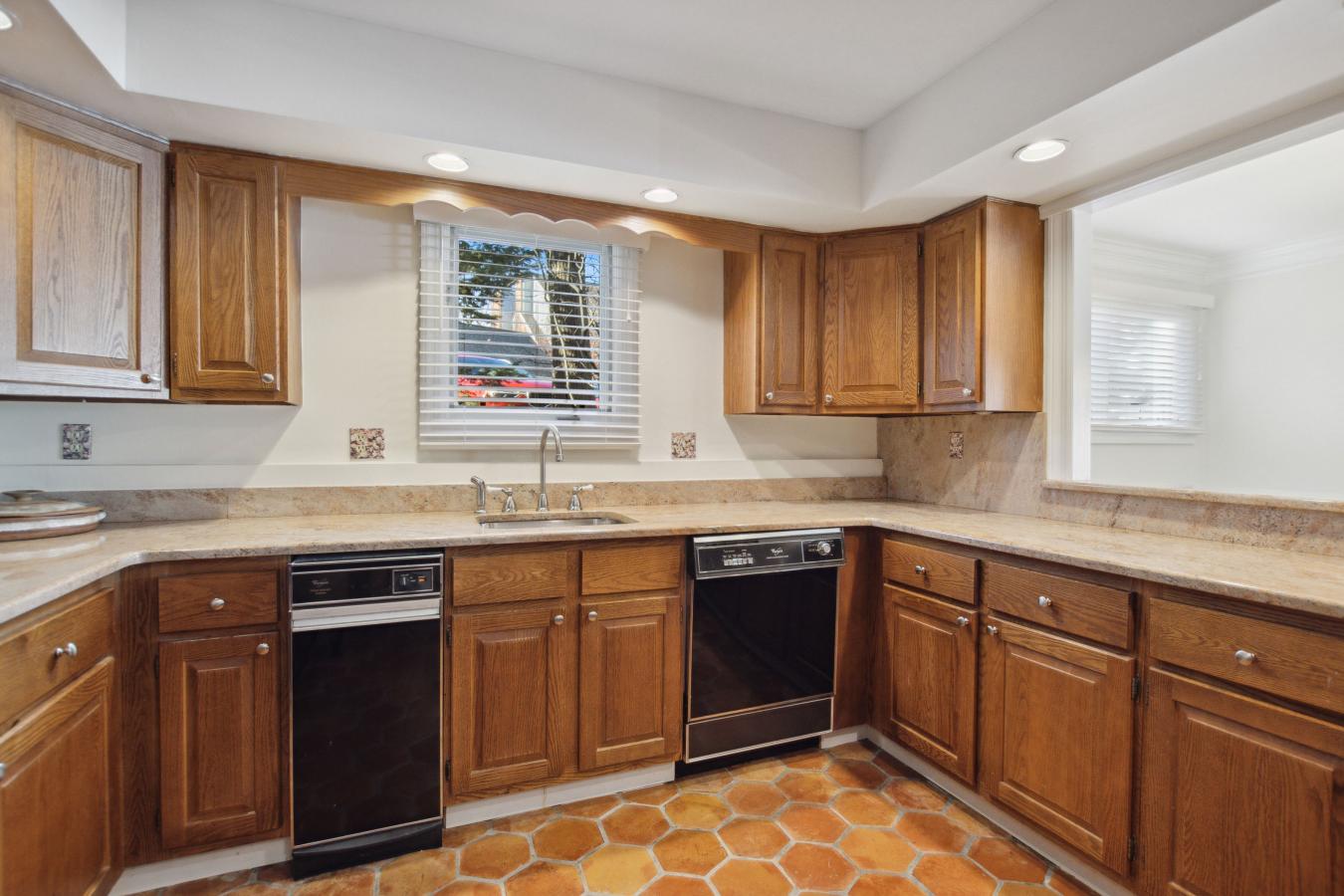 123 Harbor Drive, Stamford, Connecticut, 06902, United States, 2 Bedrooms Bedrooms, ,2 BathroomsBathrooms,Residential,For Sale,123 Harbor Drive,1415699