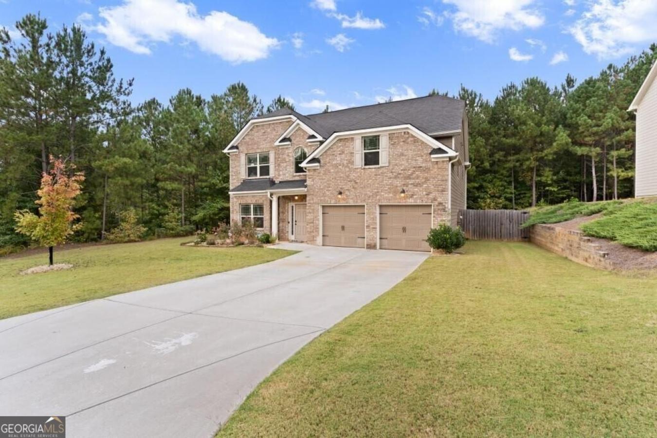 Welcome to your dream, modern home, constructed in 2018, Where luxury – image 2