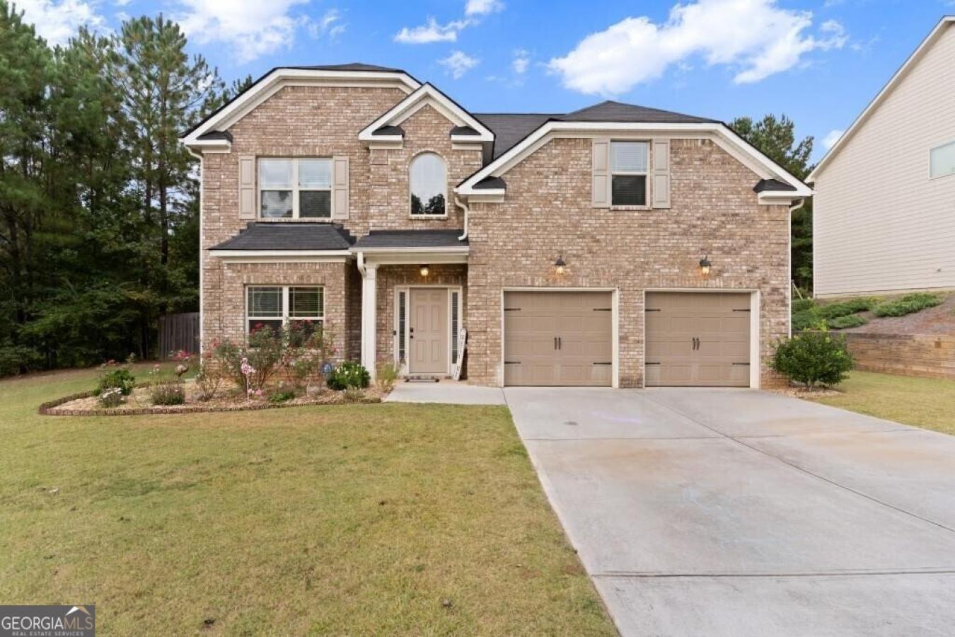 Welcome to your dream, modern home, constructed in 2018, Where luxury – image 4