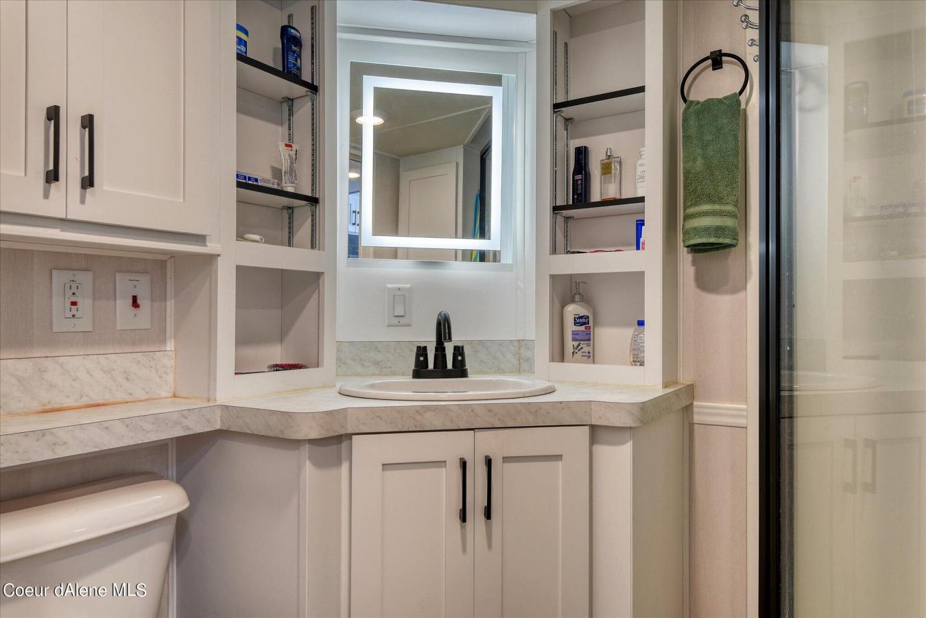 You simply must see this adorable tiny home with a shop tucked away on – image 11