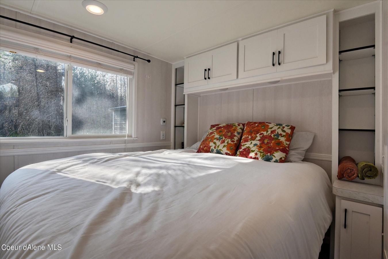 You simply must see this adorable tiny home with a shop tucked away on – image 13