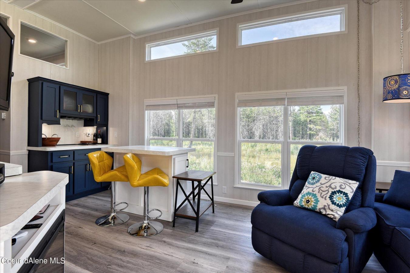 You simply must see this adorable tiny home with a shop tucked away on – image 5
